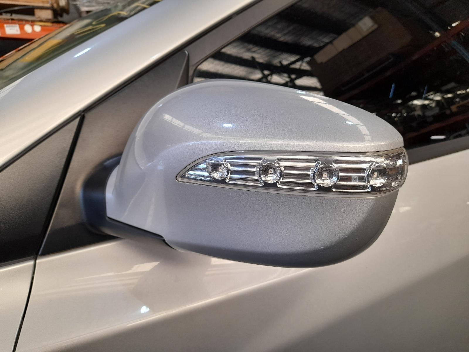 View Auto part Left Door Mirror Hyundai Ix35 2012
