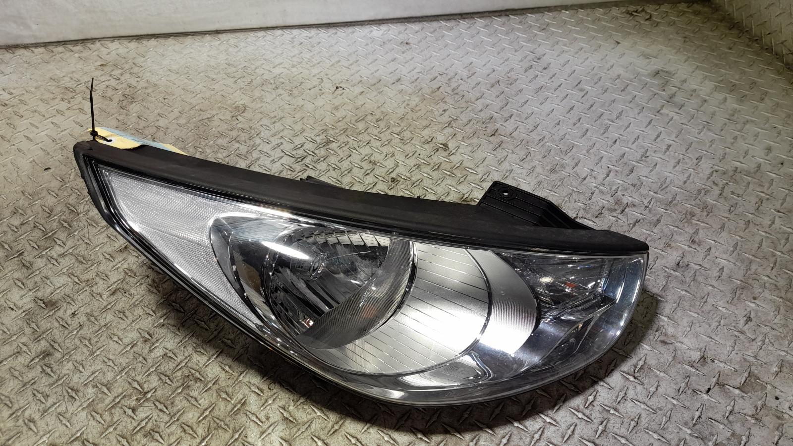 View Auto part Right Headlamp Hyundai Ix35 2012