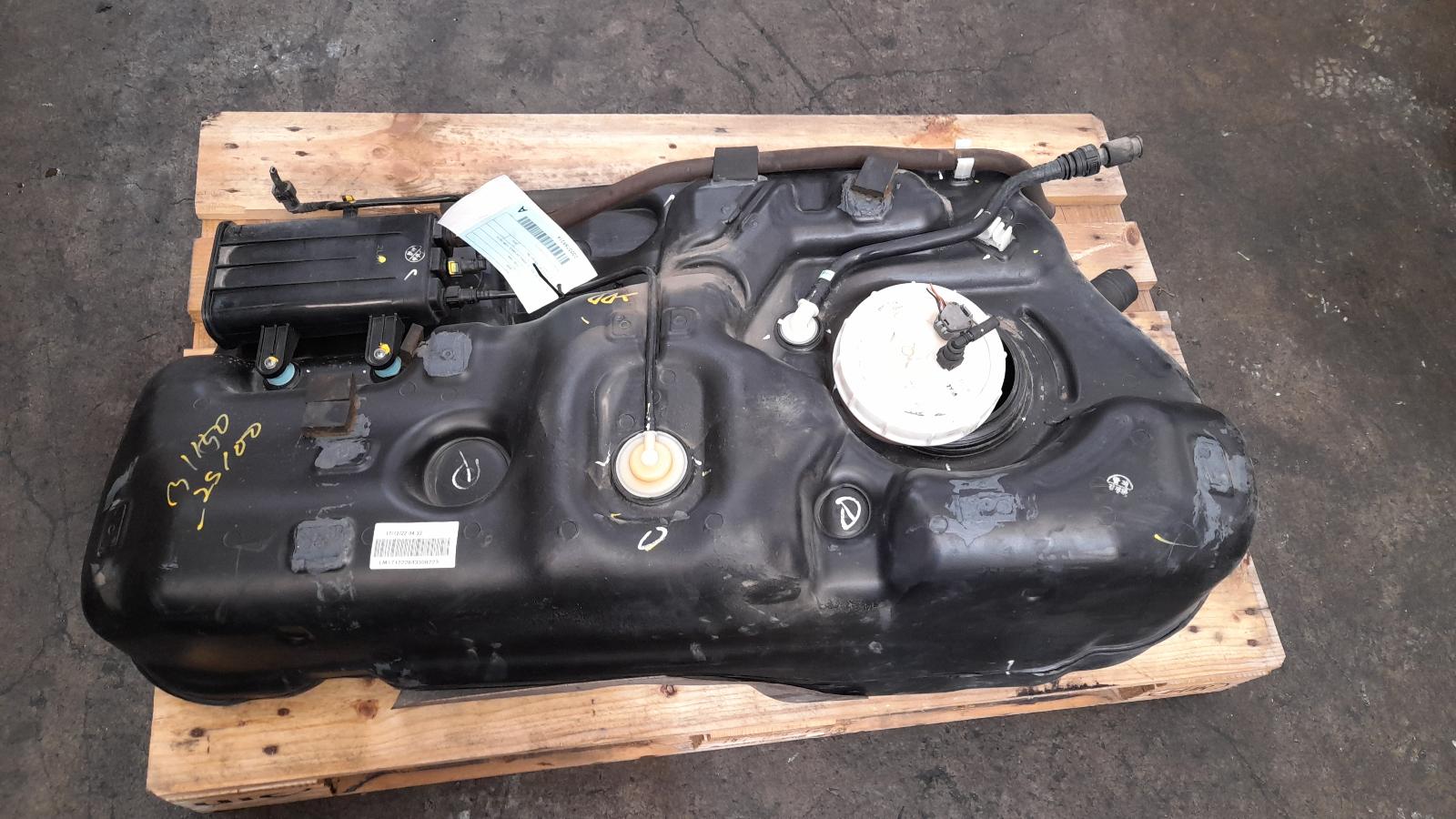 View Auto part Fuel Tank Hyundai Ix35 2012