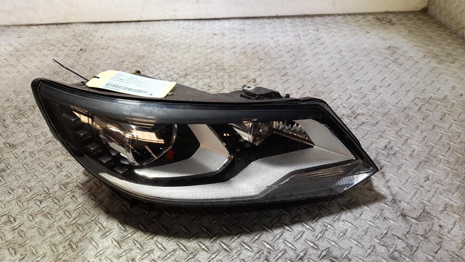 View Auto part Right Headlamp Volkswagen Tiguan 2013