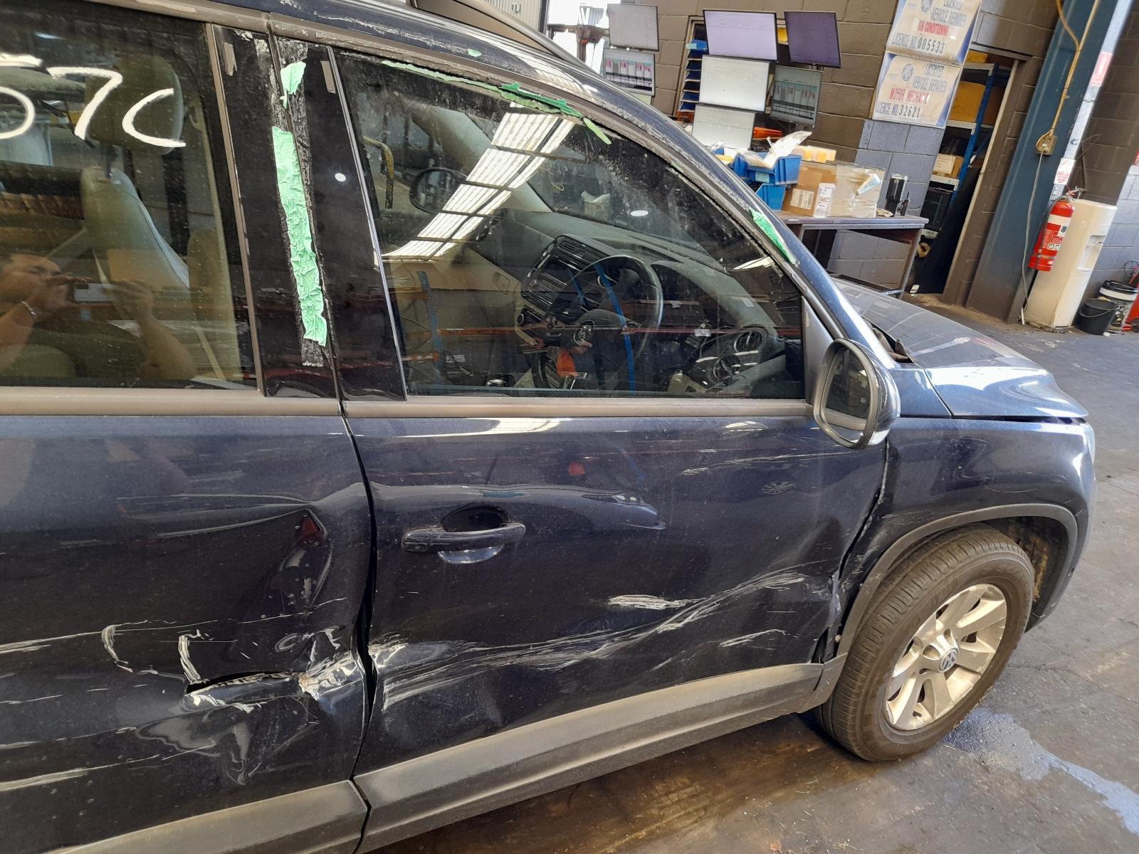 View Auto part Right Front Window Reg/Motor Volkswagen Tiguan 2013