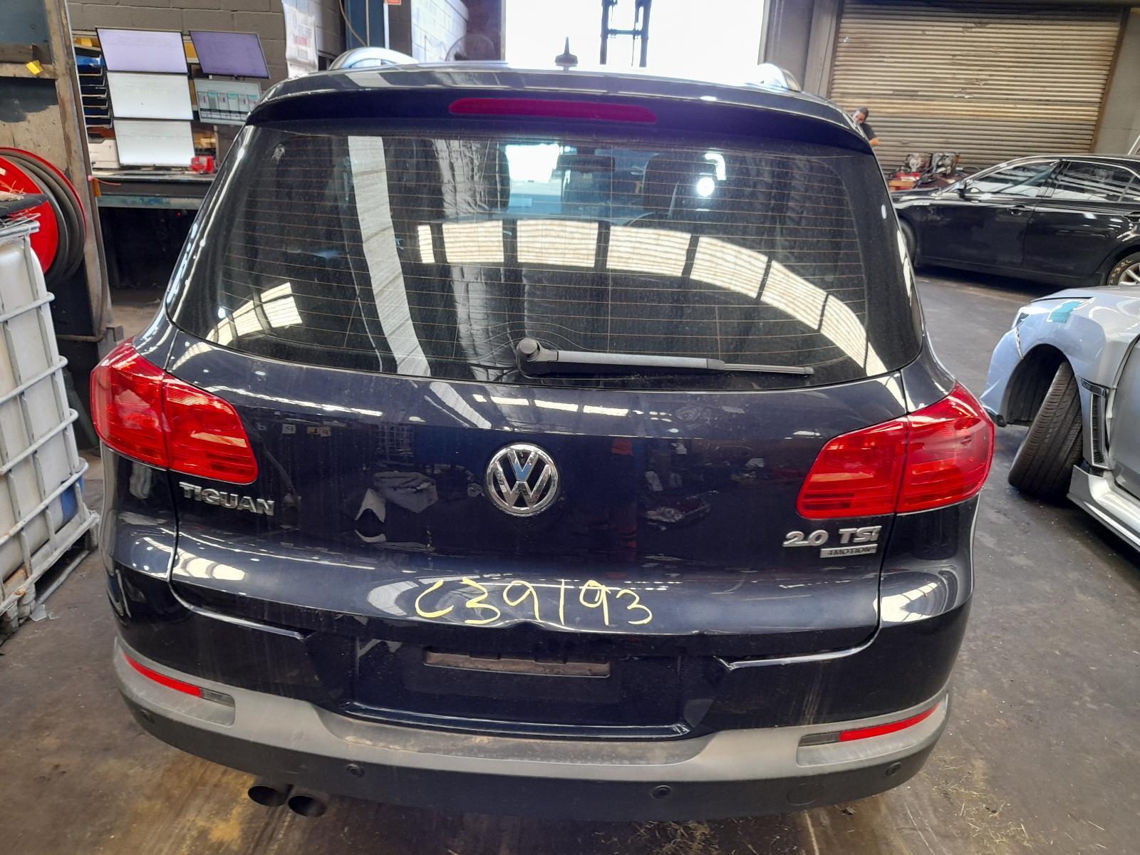 View Auto part Rear/Tailgate Glass Volkswagen Tiguan 2013