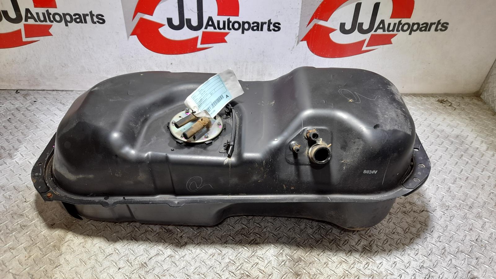 View Auto part Fuel Tank Mitsubishi Triton 2017
