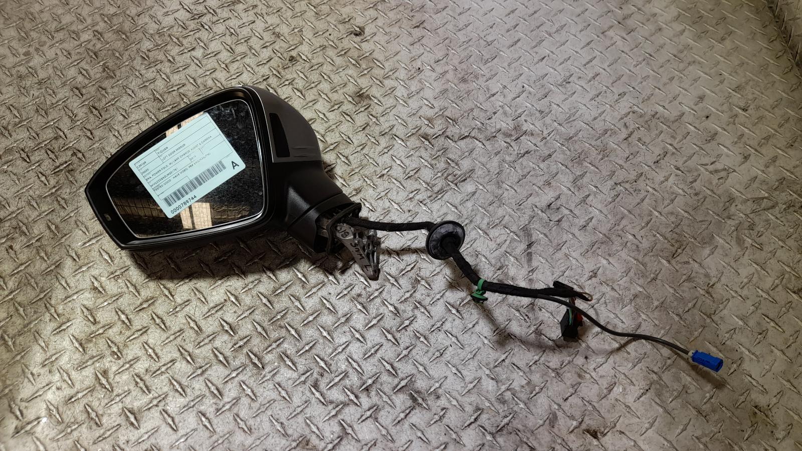 View Auto part Left Door Mirror Volkswagen Tiguan 2019