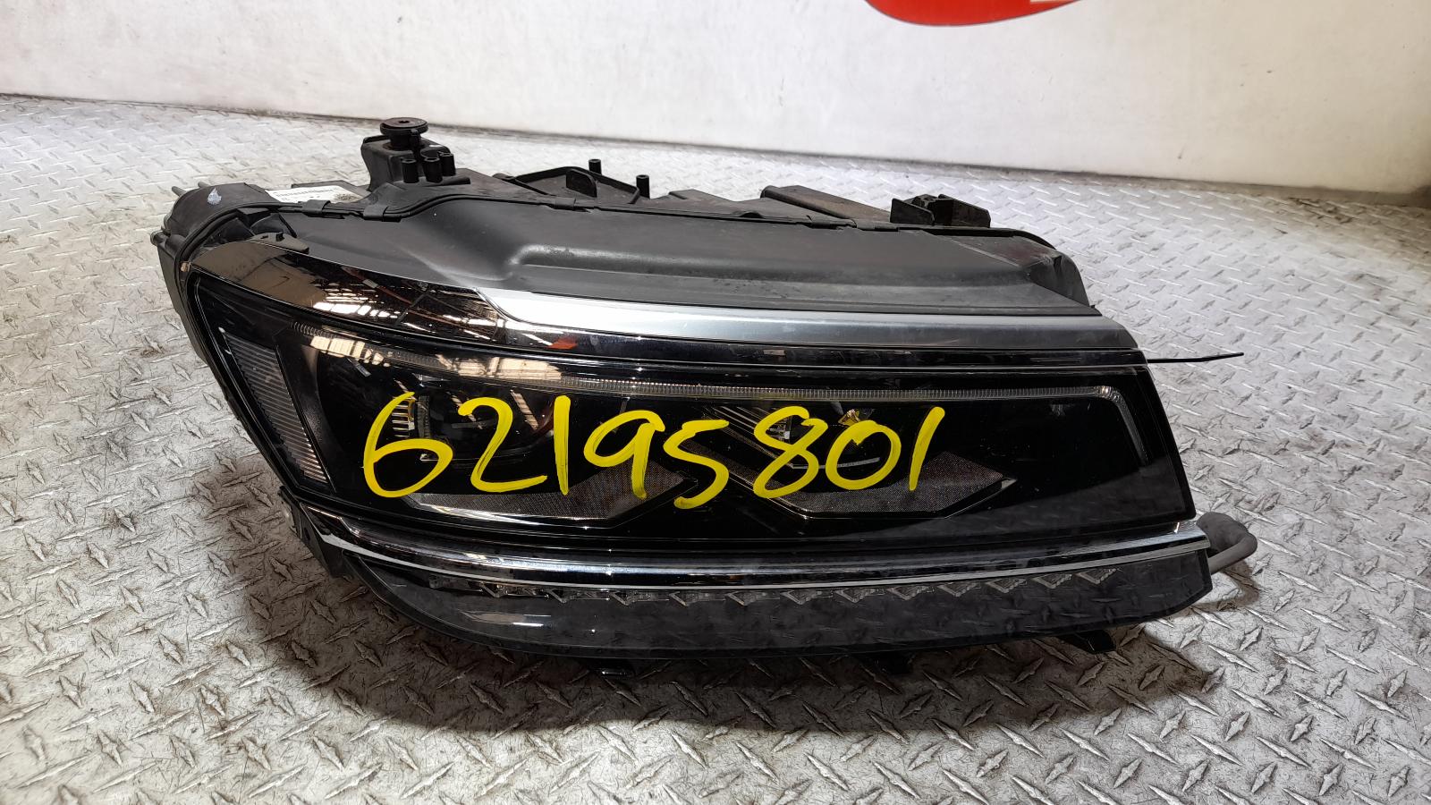 View Auto part Right Headlamp Volkswagen Tiguan 2019