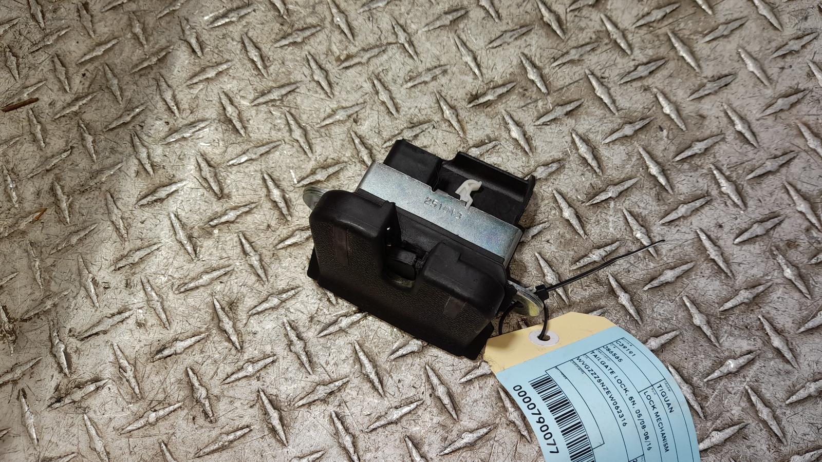 View Auto part Door/Boot/Gate Lock Volkswagen Tiguan 2013