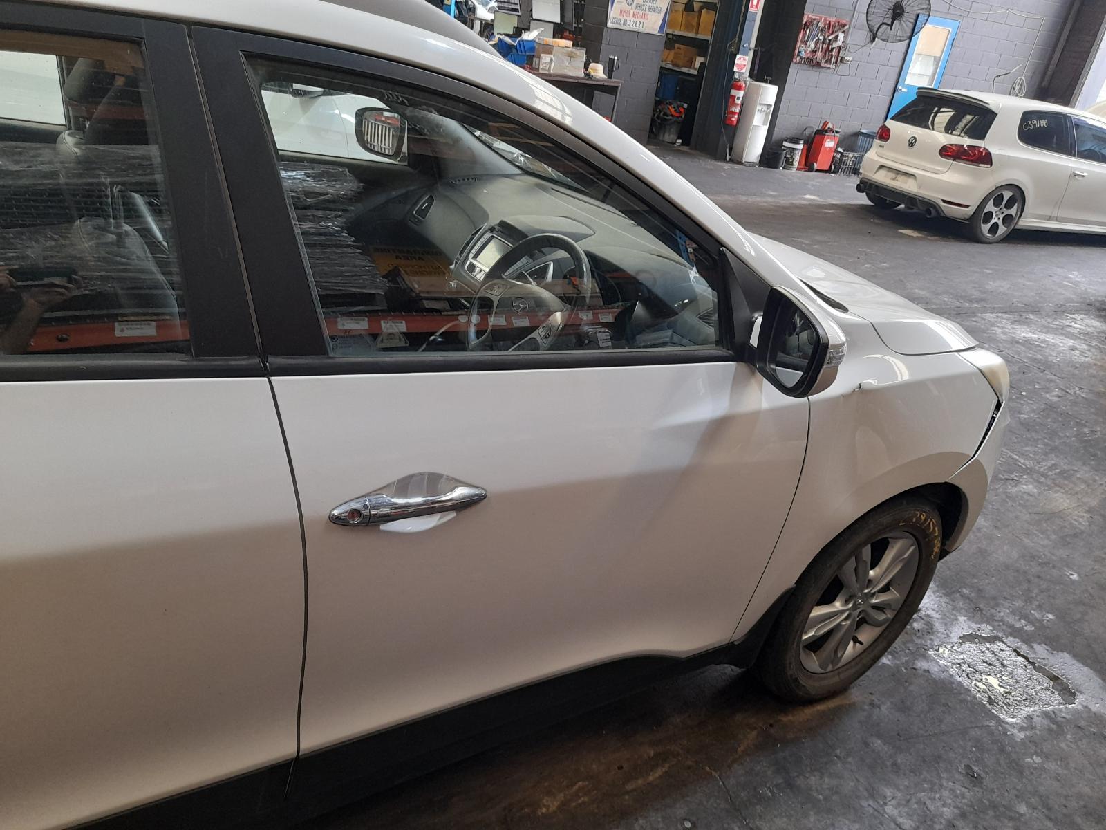 View Auto part Right Front Door Hyundai Ix35 2012