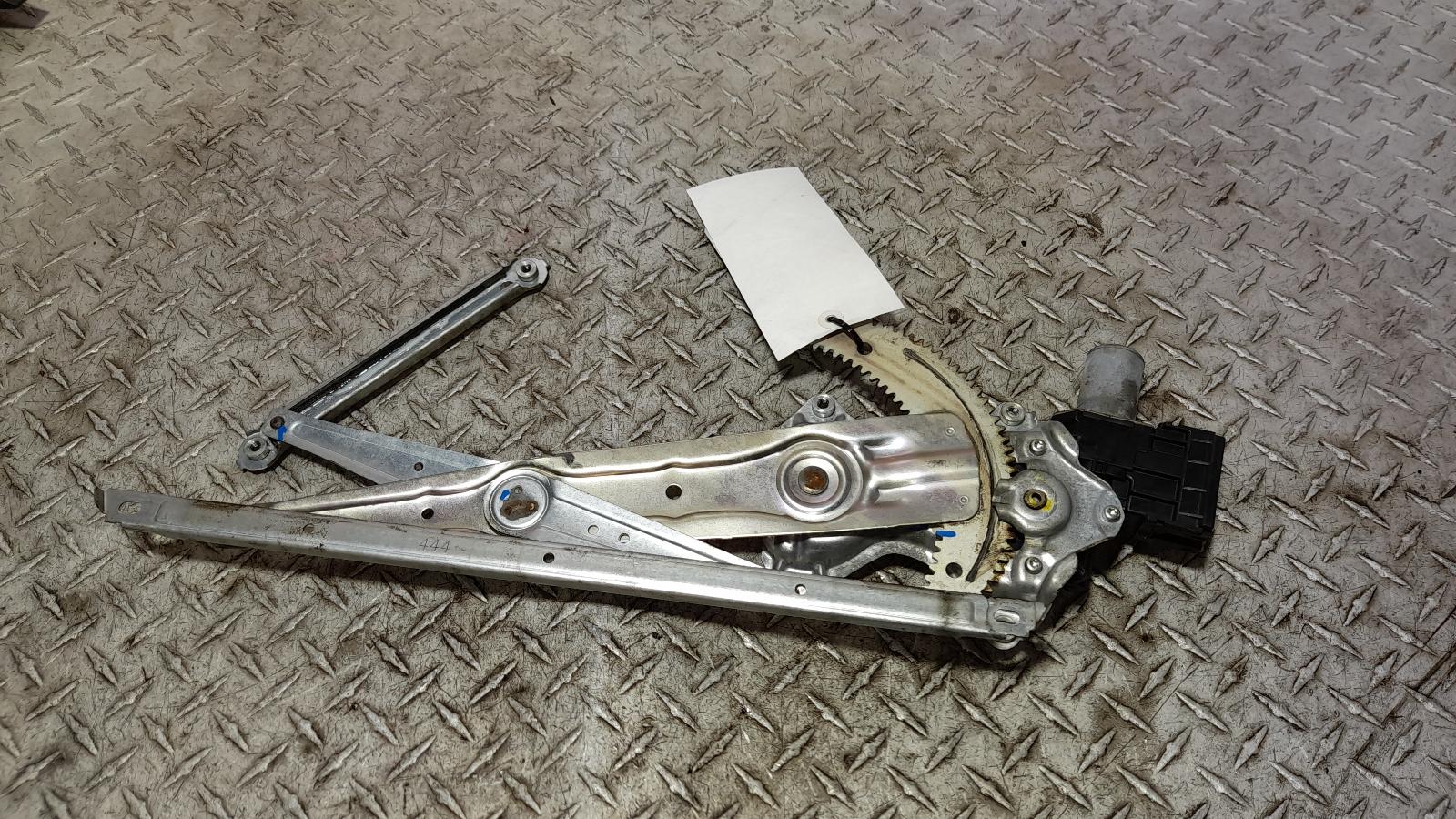 View Auto part Right Front Window Reg/Motor Toyota Hilux 2021