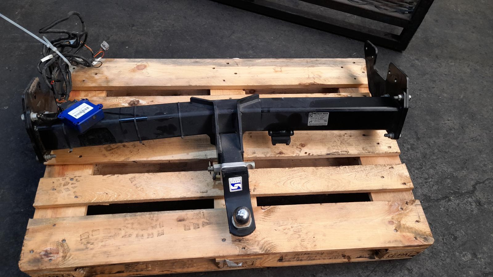 View Auto part Towbar Toyota Hilux 2021