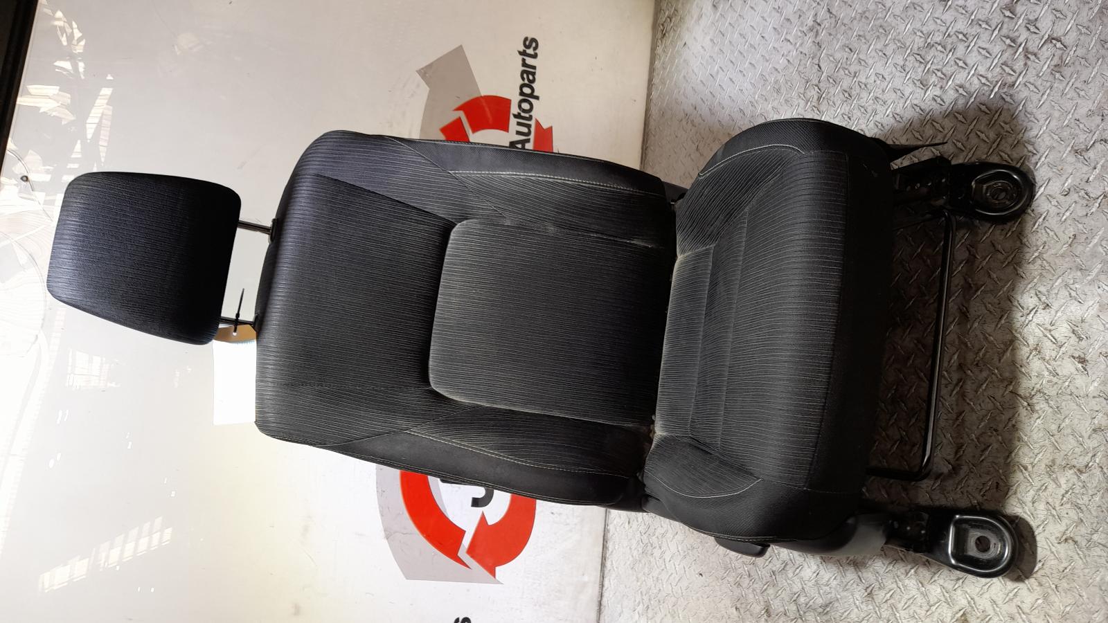View Auto part Front Seat Toyota Hilux 2021