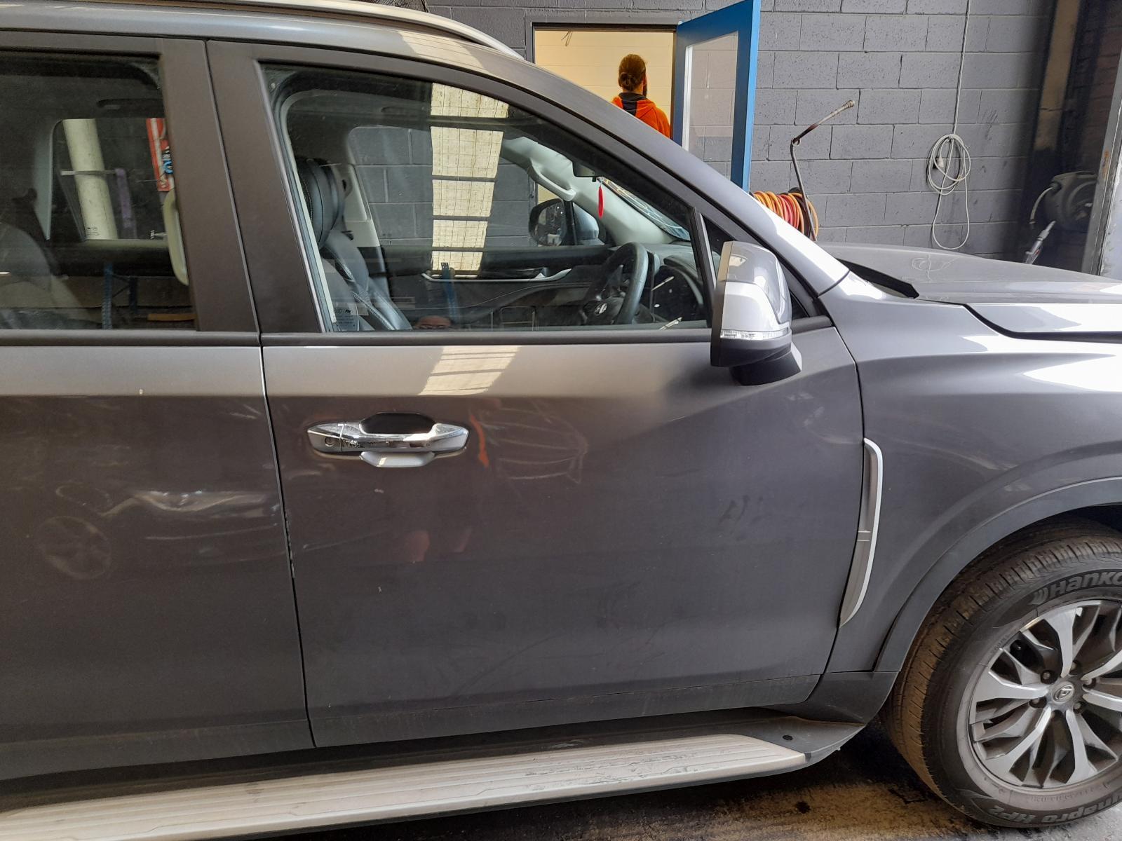 View Auto part Right Front Door Window Ldv D90 2023