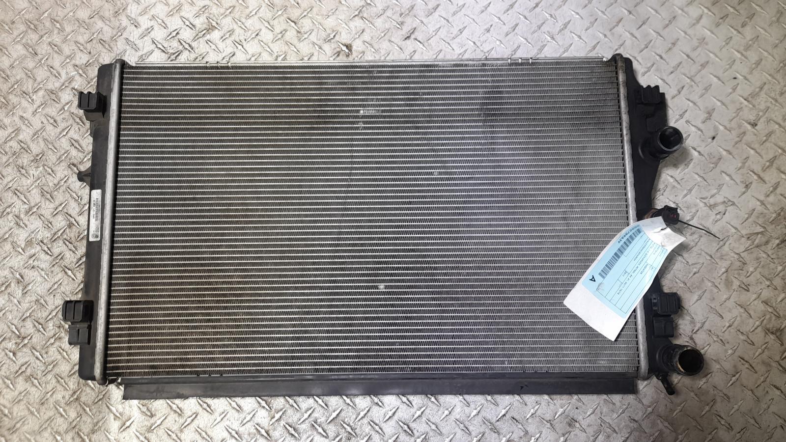 View Auto part Radiator Audi A1 2012