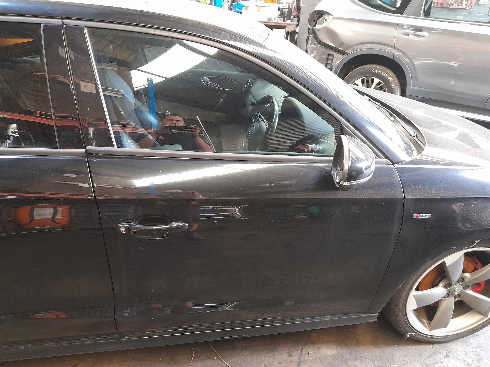 View Auto part Right Front Door Audi A1 2012