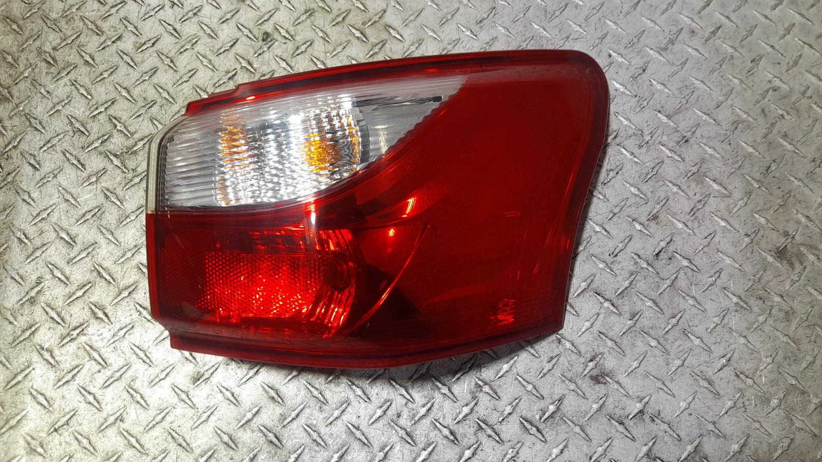View Auto part Right Taillight Isuzu Mu-x 2015