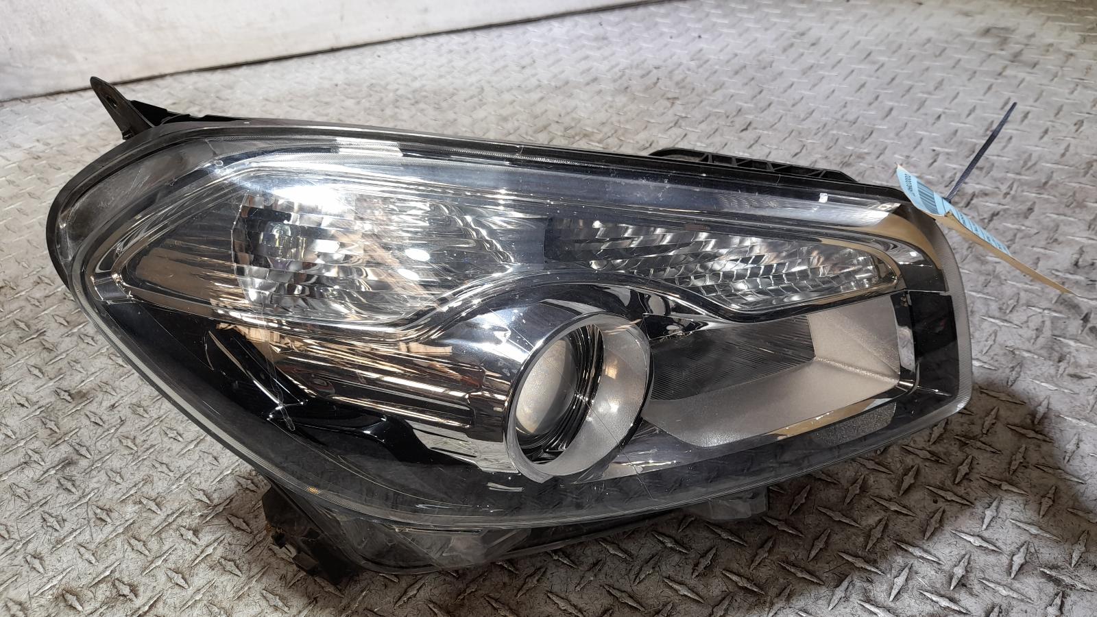 View Auto part Right Headlamp Nissan Dualis 2011