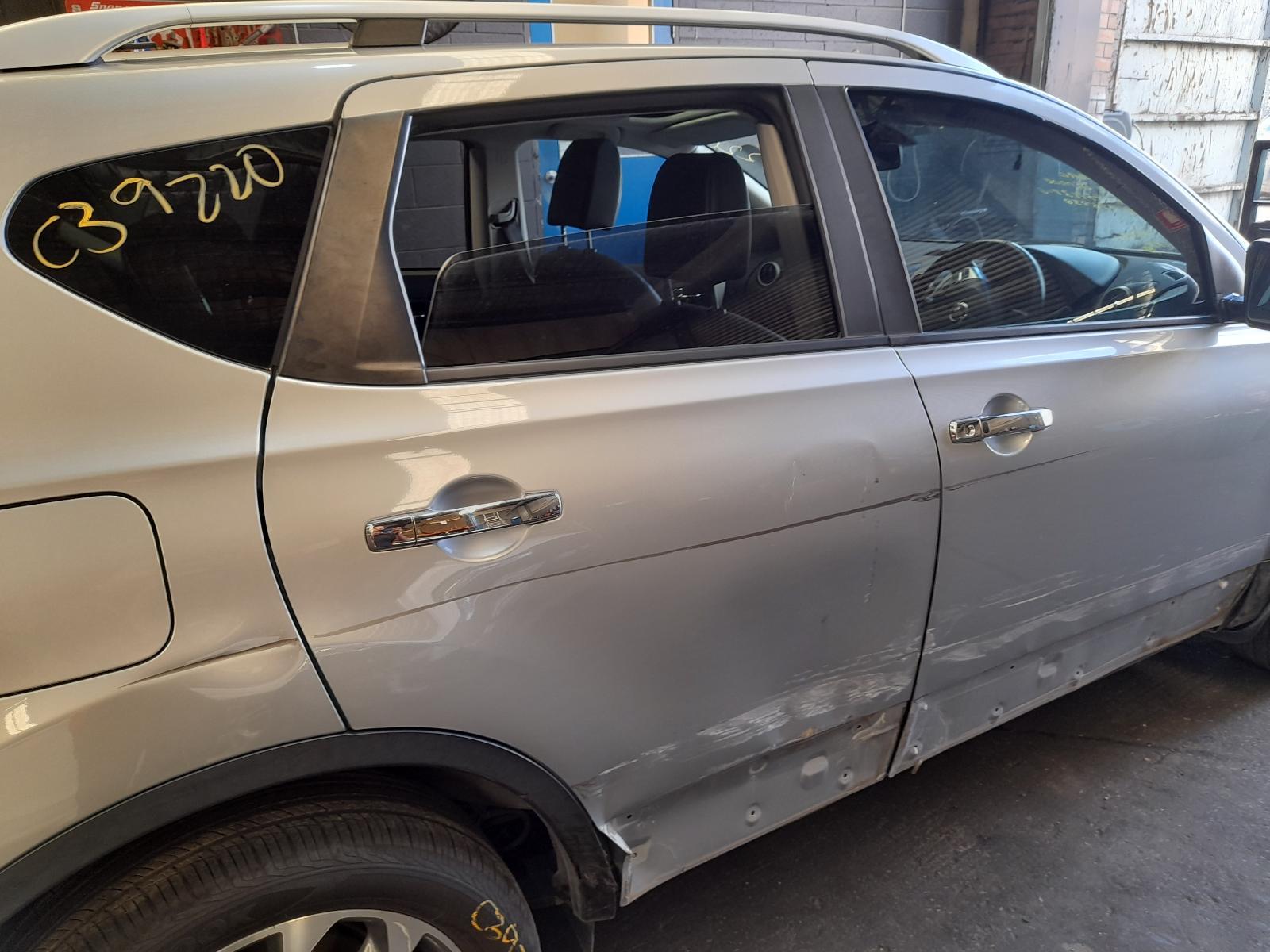 View Auto part Right Rear Door Window Nissan Dualis 2011