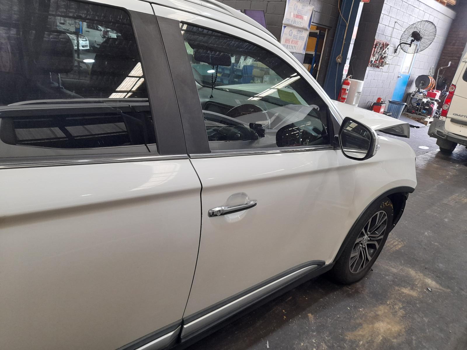 View Auto part Right Front Door Window Mitsubishi Outlander 2016
