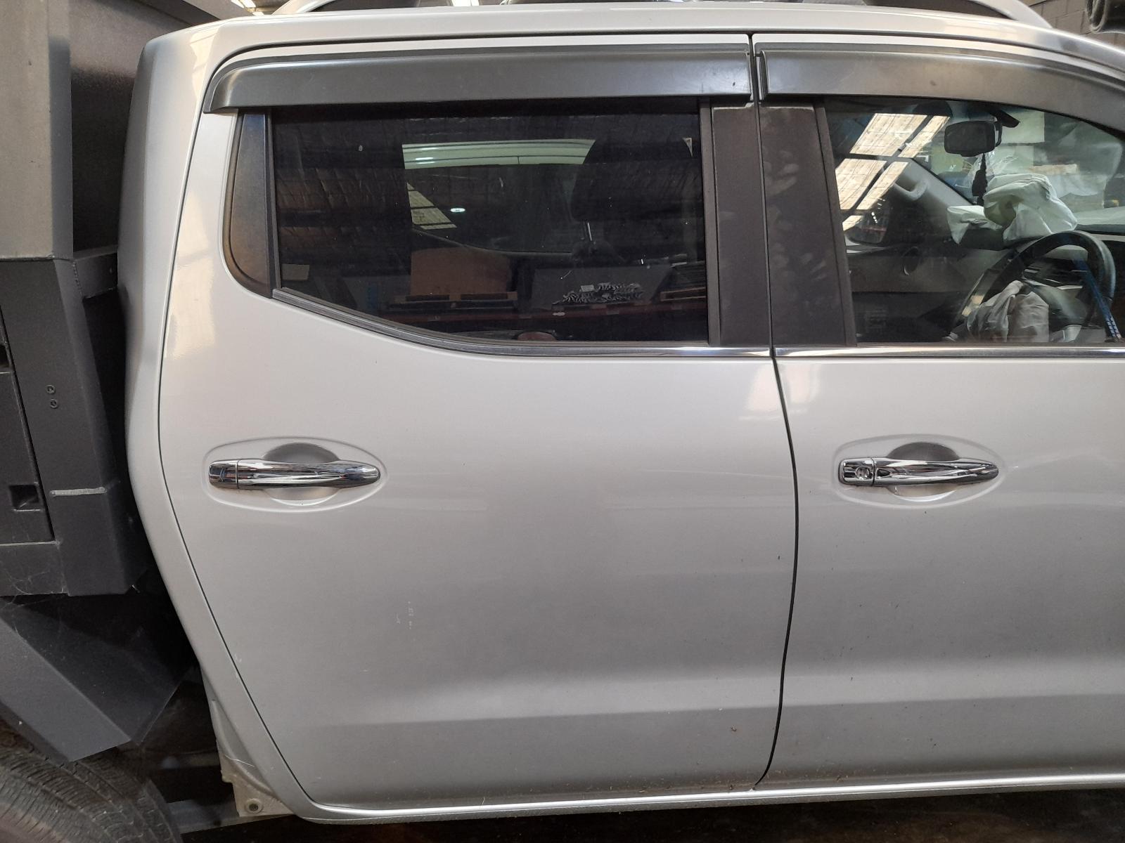 View Auto part Right Rear Door Sliding Nissan Navara 2017