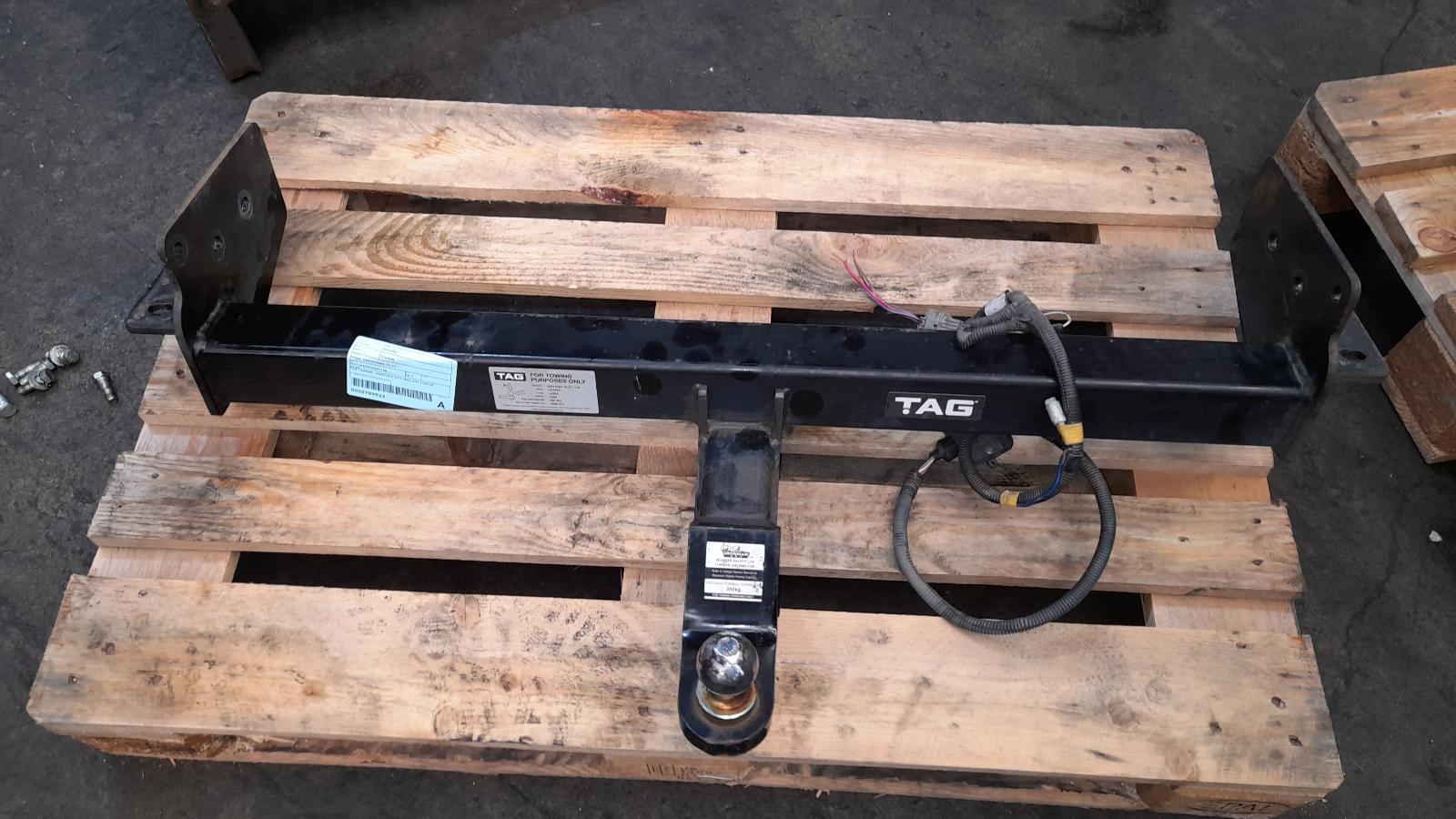 View Auto part Towbar Nissan Navara 2017