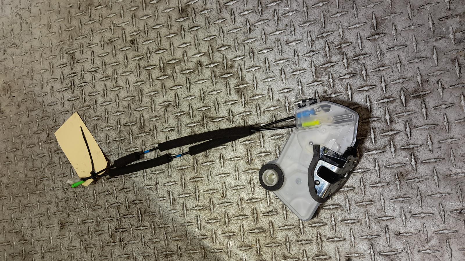 View Auto part Door/Boot/Gate Lock Toyota Camry 2019