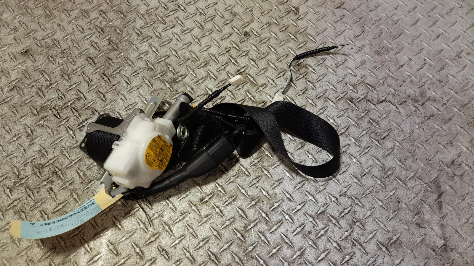 View Auto part Seatbelt/Stalk Toyota Camry 2019