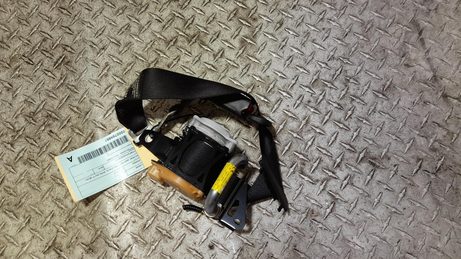 View Auto part Seatbelt/Stalk Toyota Camry 2019