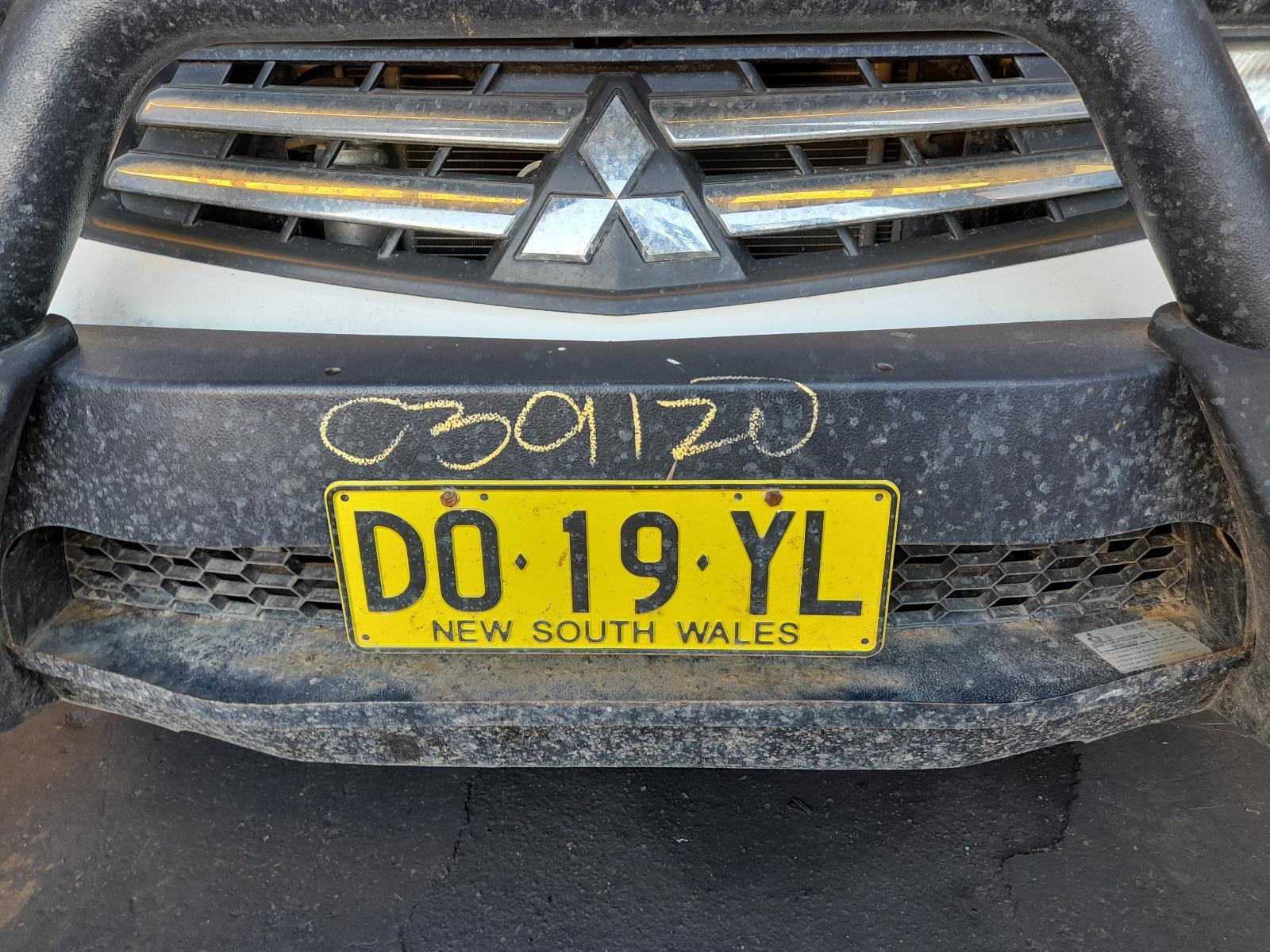 View Auto part Grille Mitsubishi Triton 2015