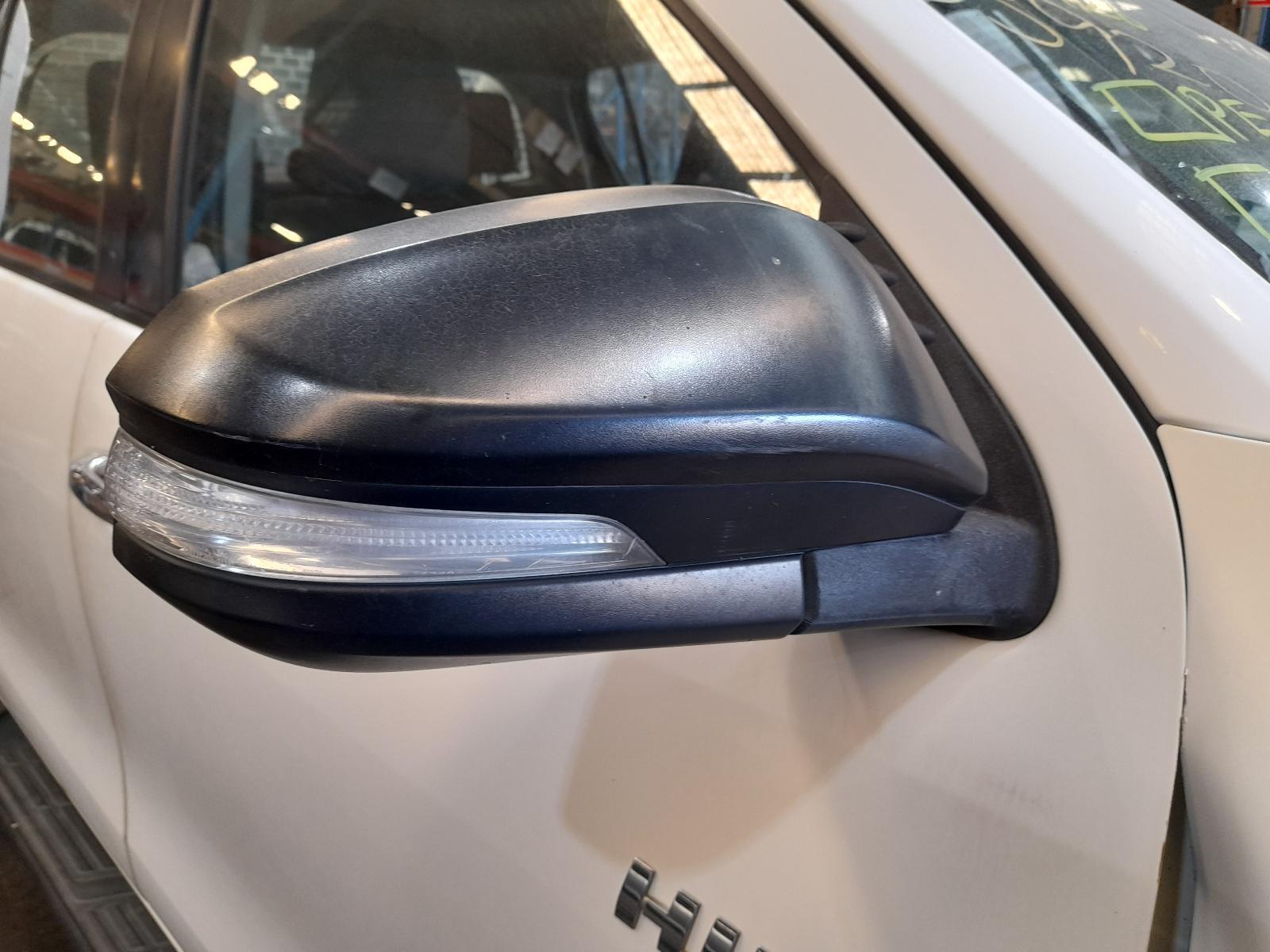 View Auto part Right Door Mirror Toyota Hilux 2015