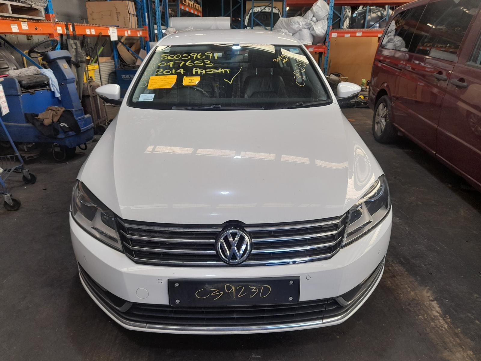 View Auto part Trans/Gearbox Volkswagen Passat 2013