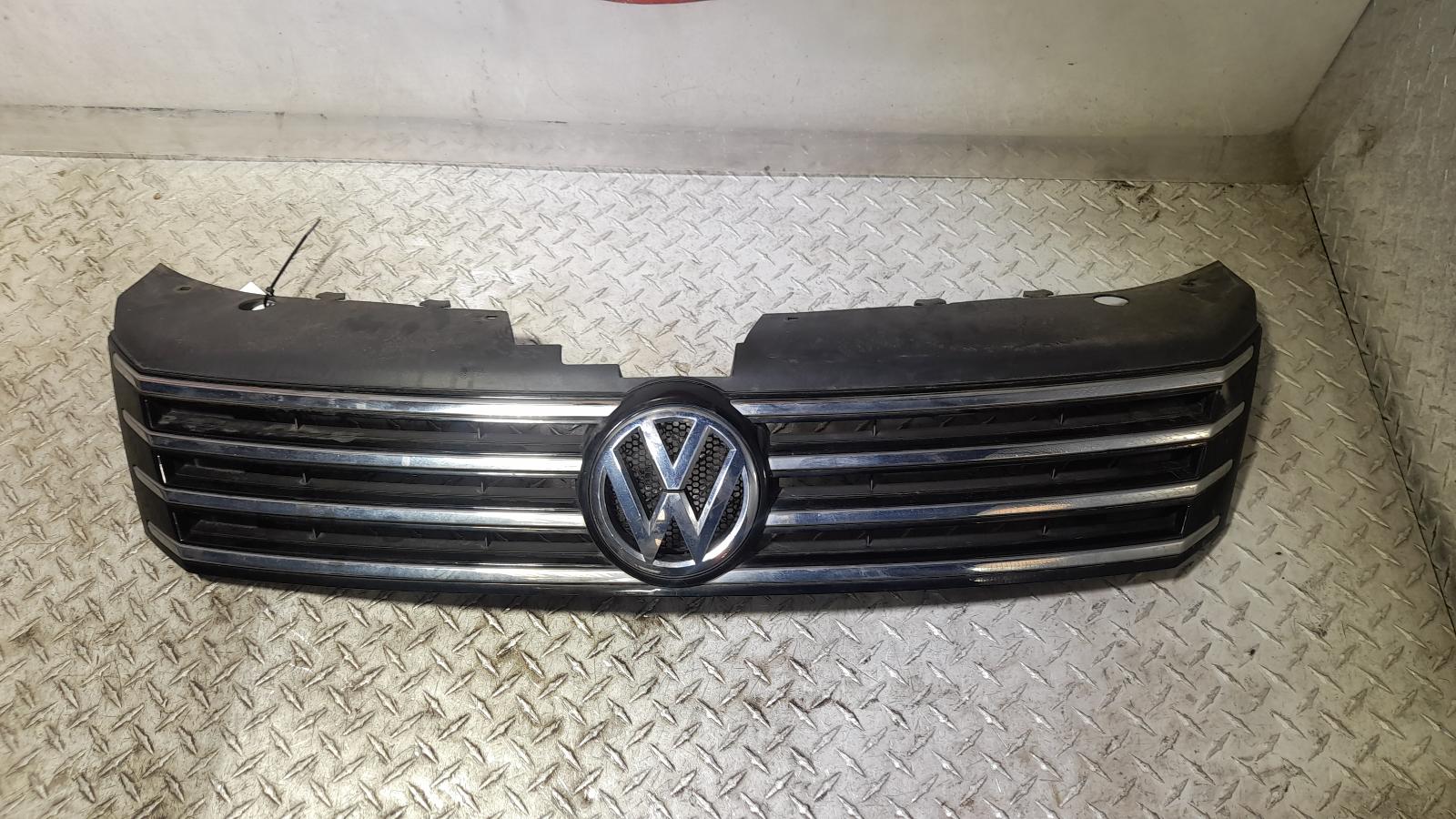 View Auto part Grille Volkswagen Passat 2013