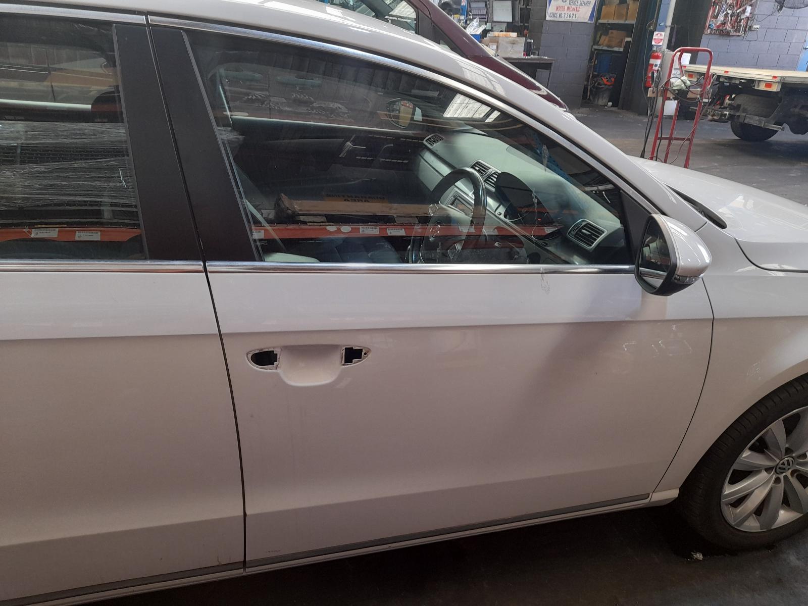 View Auto part Right Front Door Window Volkswagen Passat 2013