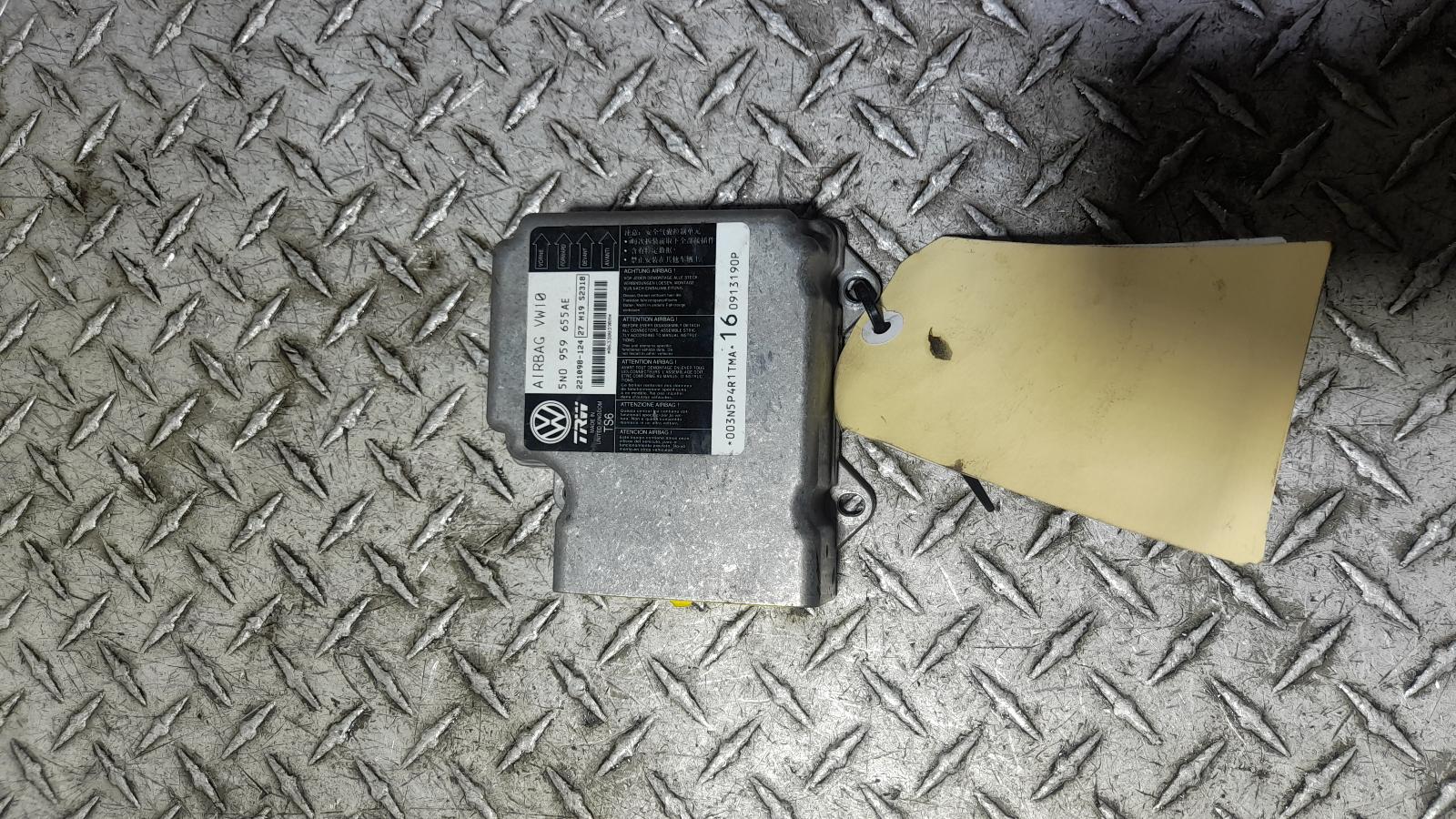 View Auto part Airbag Module/Sensor Volkswagen Passat 2013