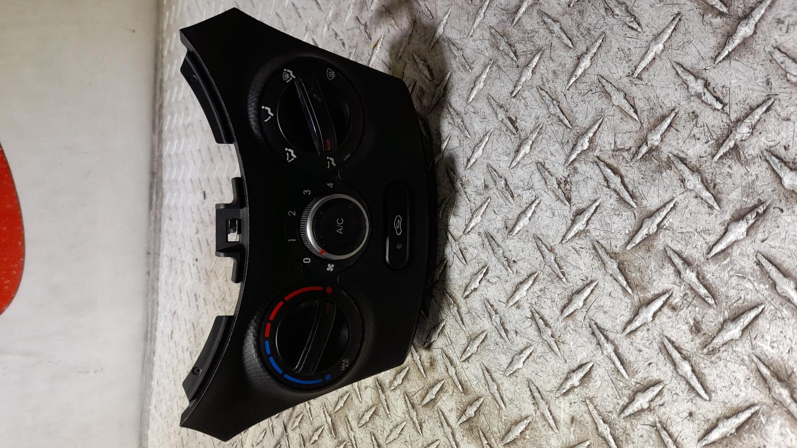 View Auto part Heater/Ac Controls Hyundai Accent 2017