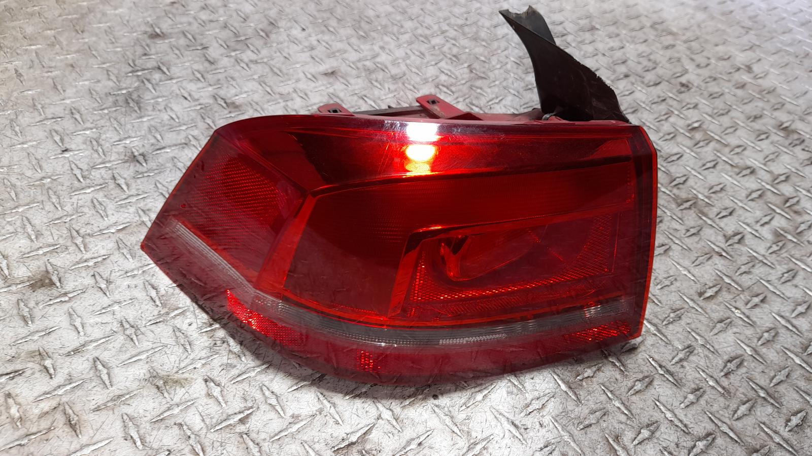 View Auto part Left Taillight Volkswagen Passat 2012