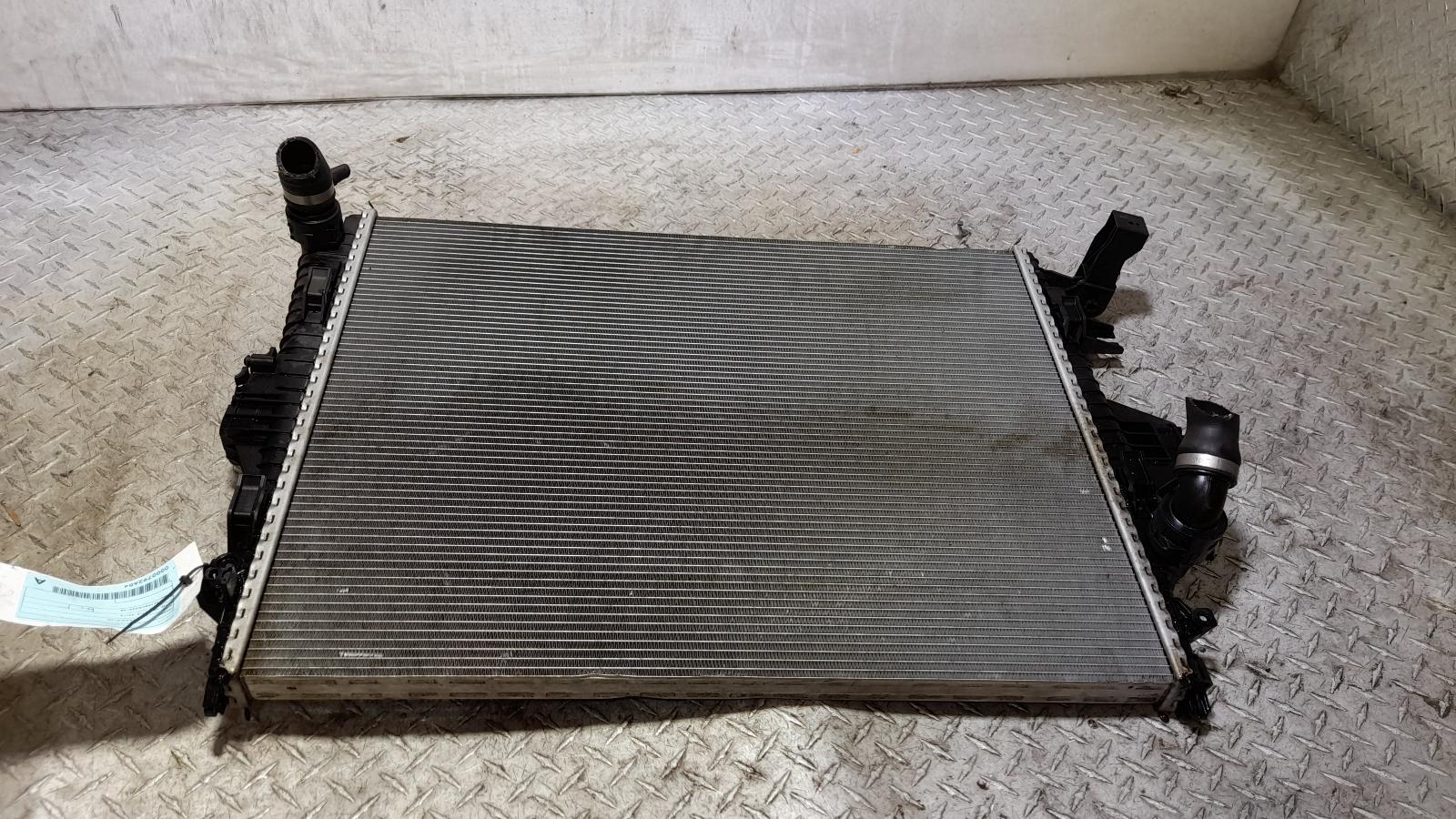 View Auto part Radiator Volkswagen Touareg 2011