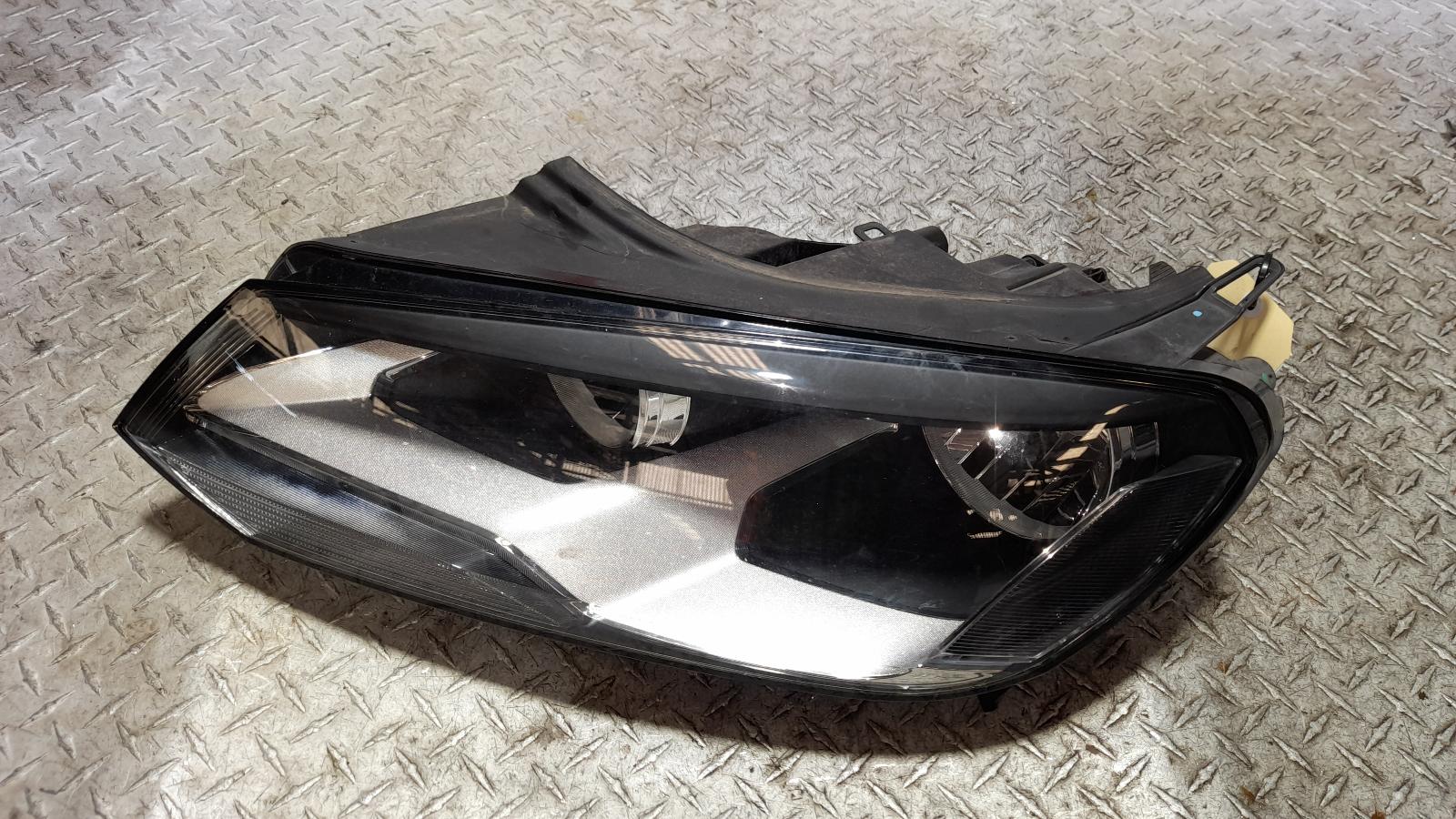 View Auto part Left Headlamp Volkswagen Touareg 2011