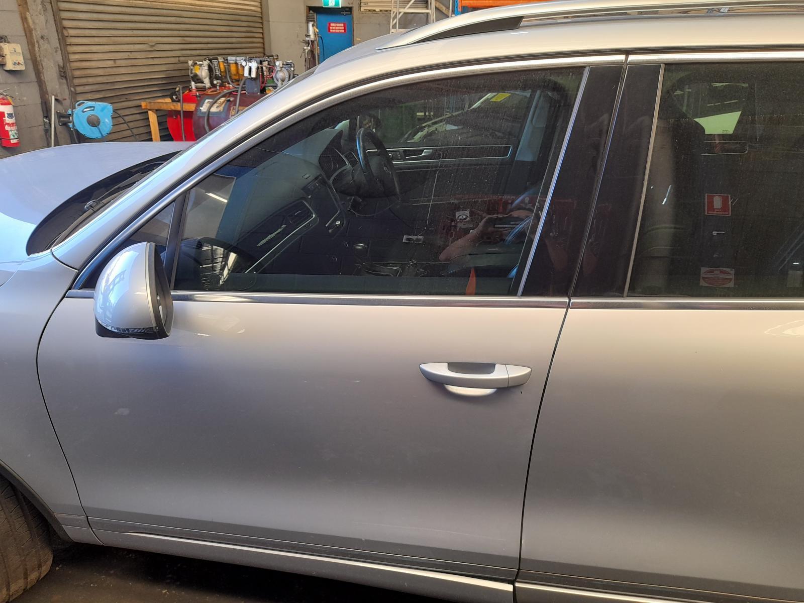 View Auto part Left Front Door Window Volkswagen Touareg 2011