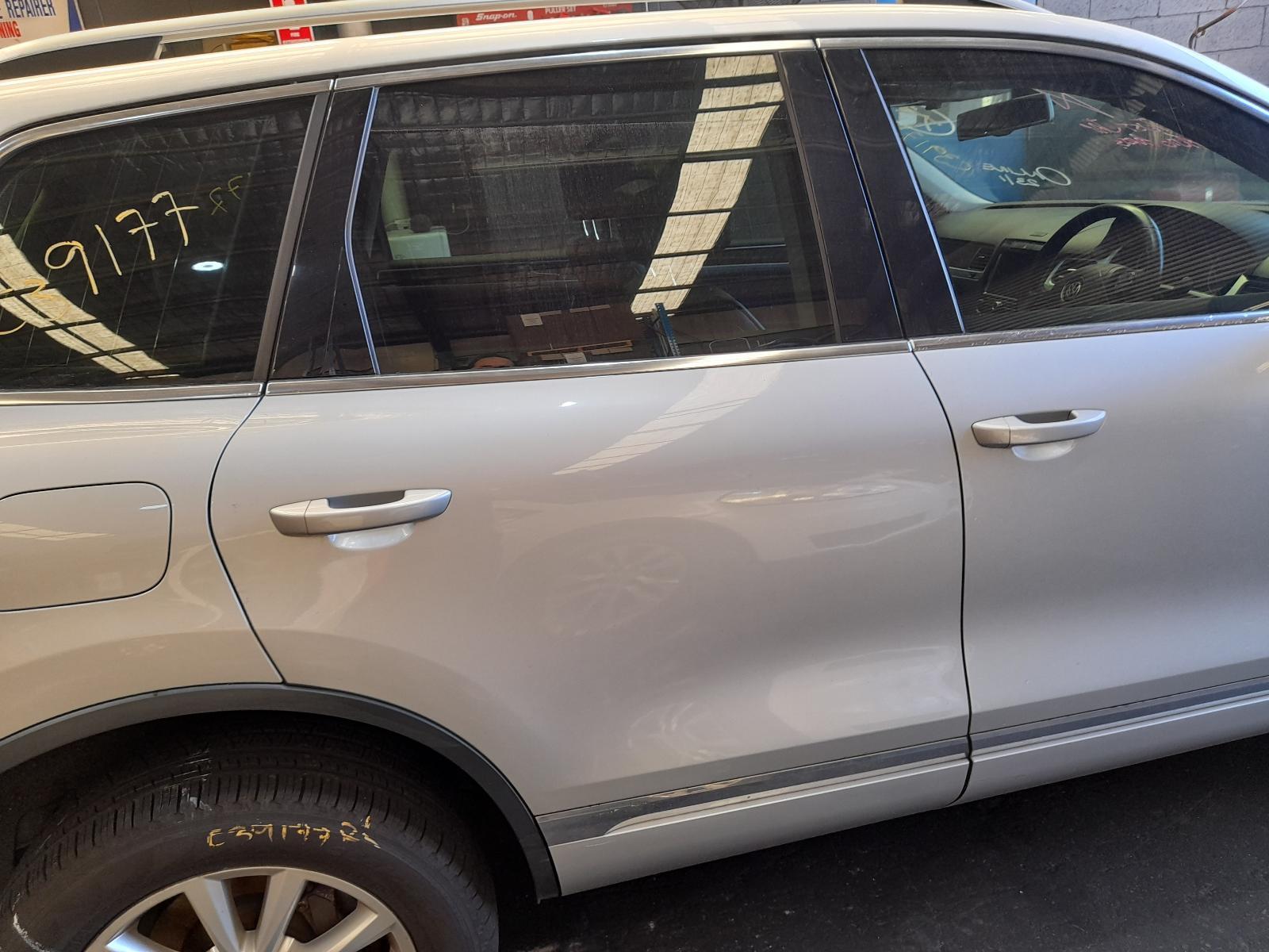 View Auto part Right Rear Door Window Volkswagen Touareg 2011