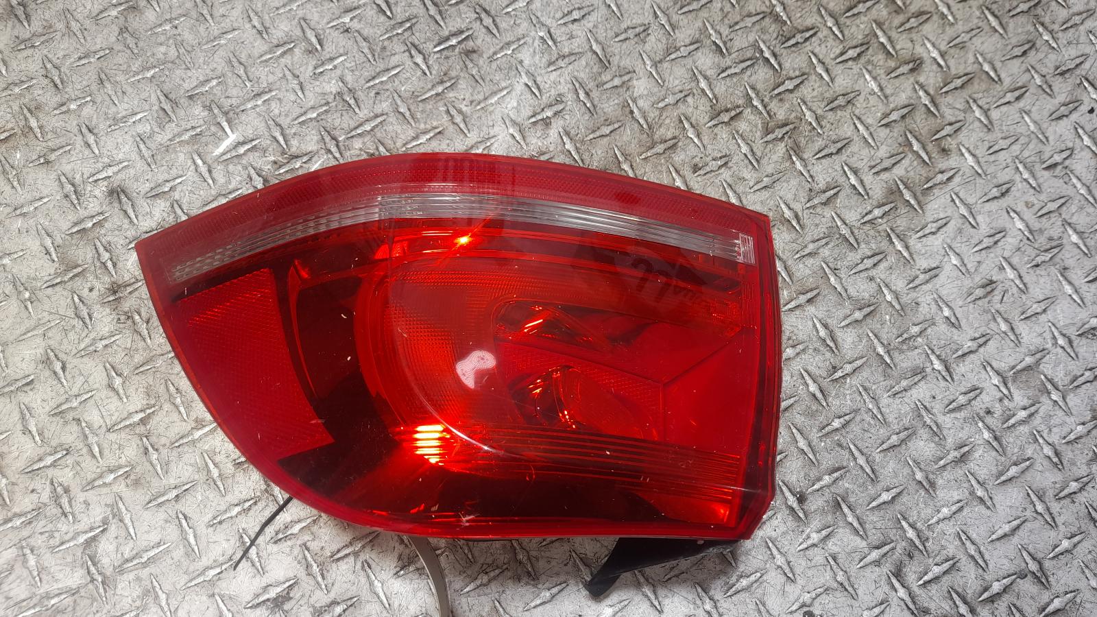 View Auto part Right Taillight Volkswagen Touareg 2011