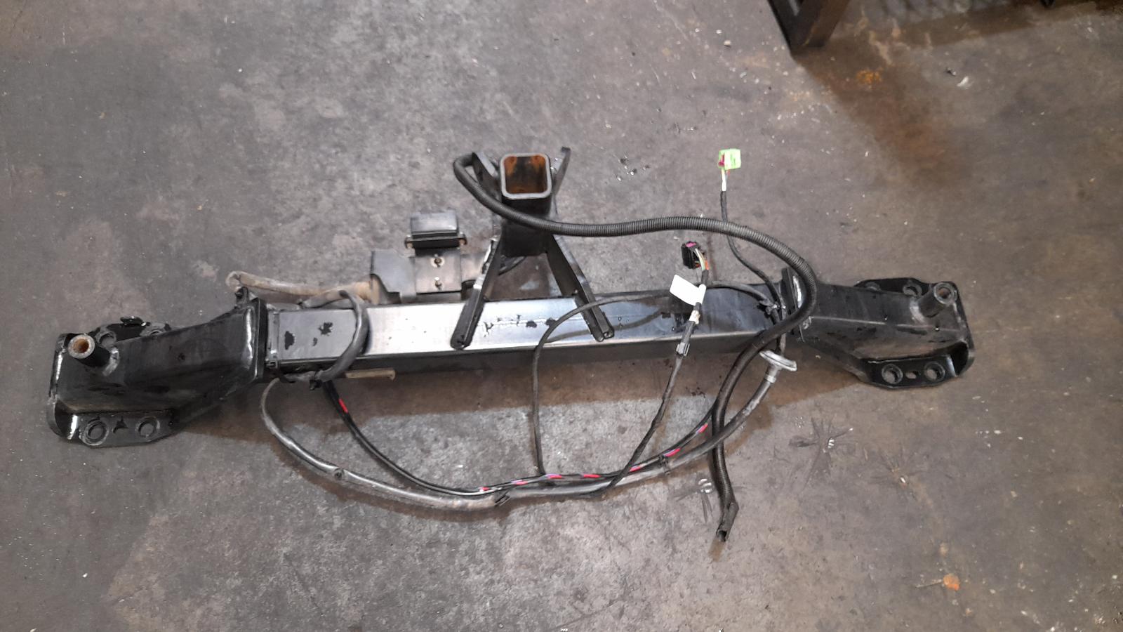 View Auto part Towbar Volkswagen Touareg 2011