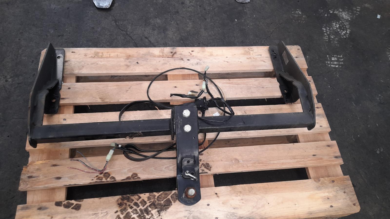 View Auto part Towbar Suzuki Sx4 2013