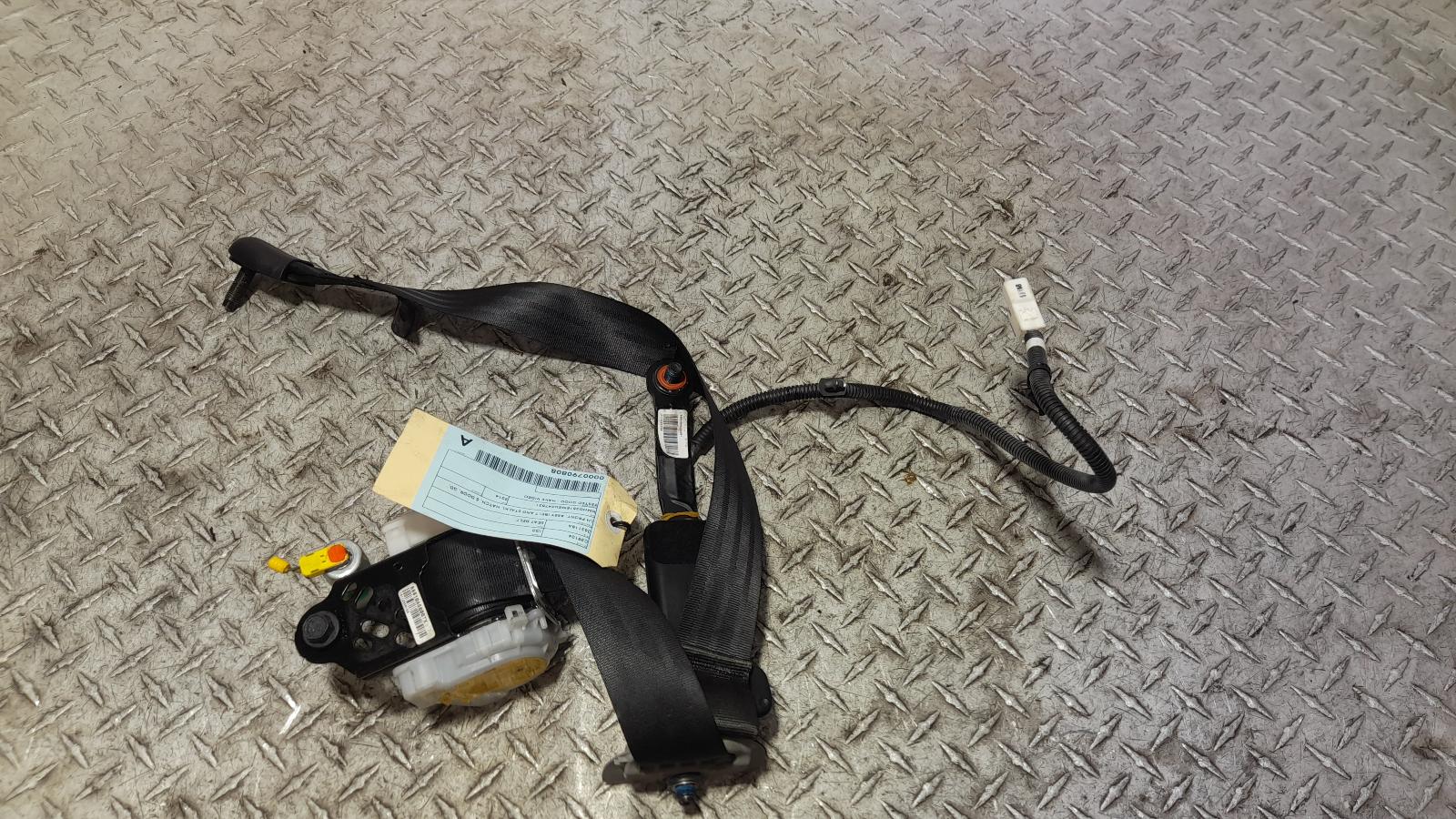 View Auto part Seatbelt/Stalk Hyundai I30 2014