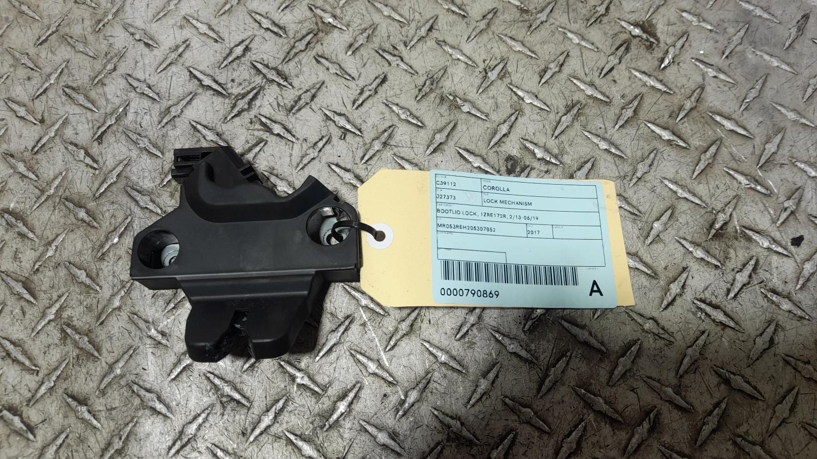 View Auto part Door/Boot/Gate Lock Toyota Corolla 2017