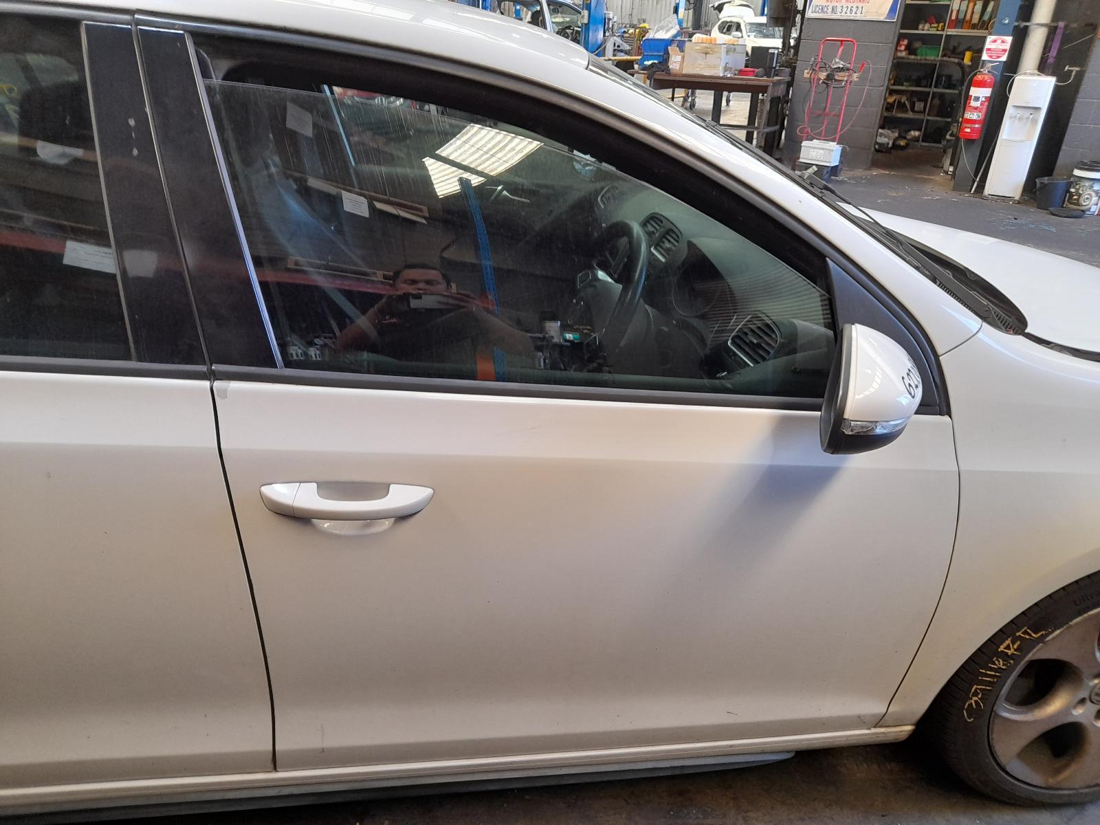 View Auto part Right Front Door Window Volkswagen Golf 2011