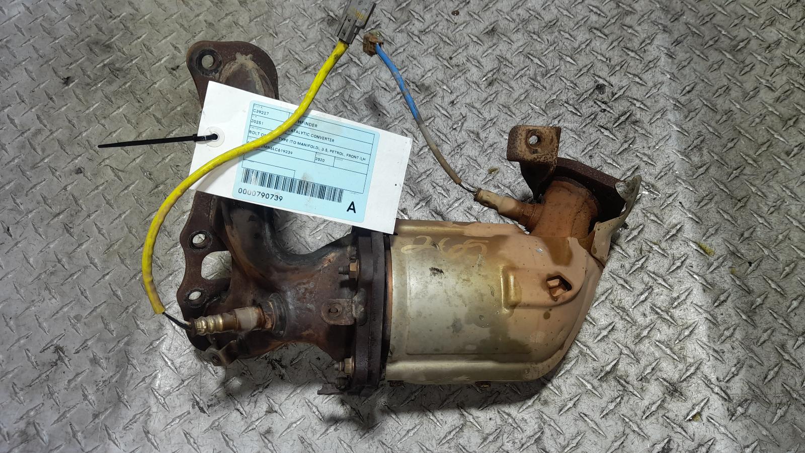 View Auto part Catalytic Converter Nissan Pathfinder 2020