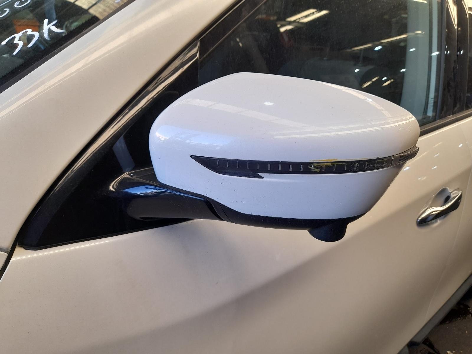 View Auto part Left Door Mirror Nissan Pathfinder 2020