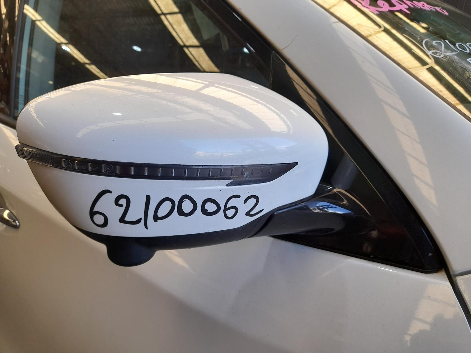 View Auto part Right Door Mirror Nissan Pathfinder 2020