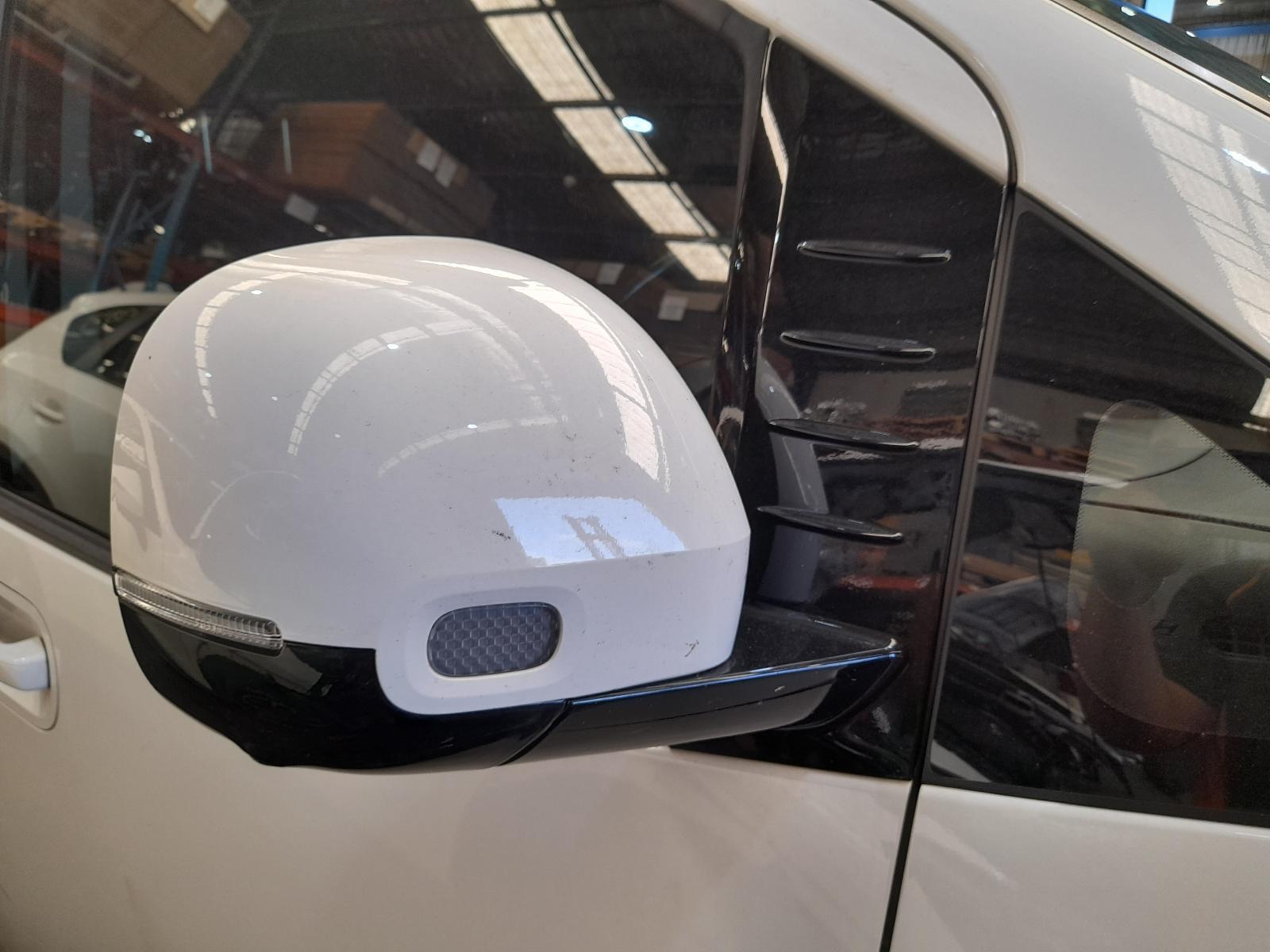 View Auto part Right Door Mirror Hyundai Staria 2022