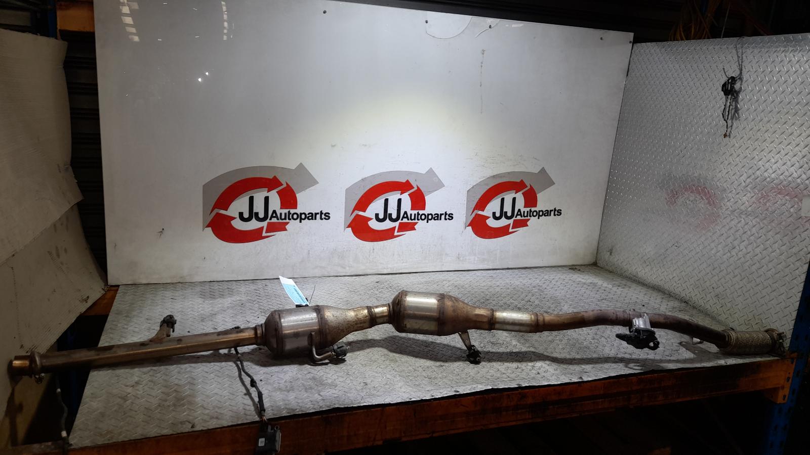 View Auto part Catalytic Converter Mitsubishi Express 2021