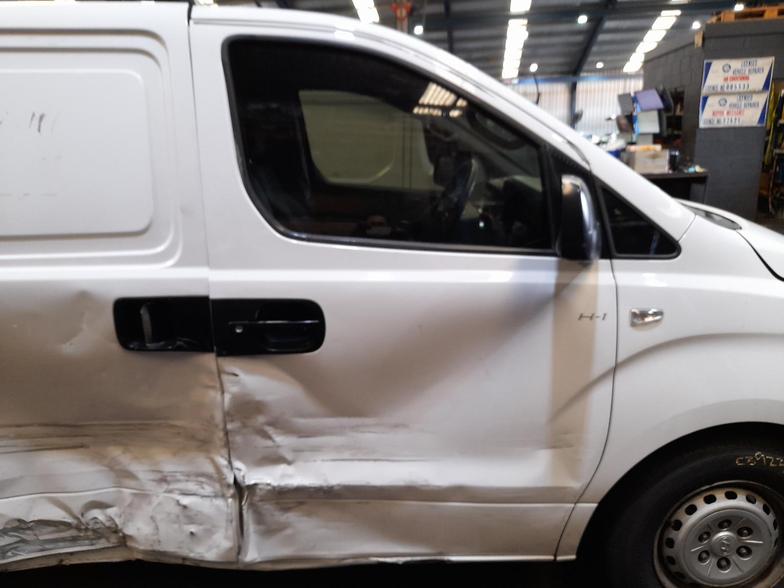 View Auto part Right Front Door Window Hyundai Iload/imax 2015